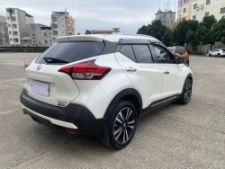 Nissan KICKS 4